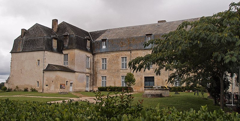 File:Chalais Chateau.jpg