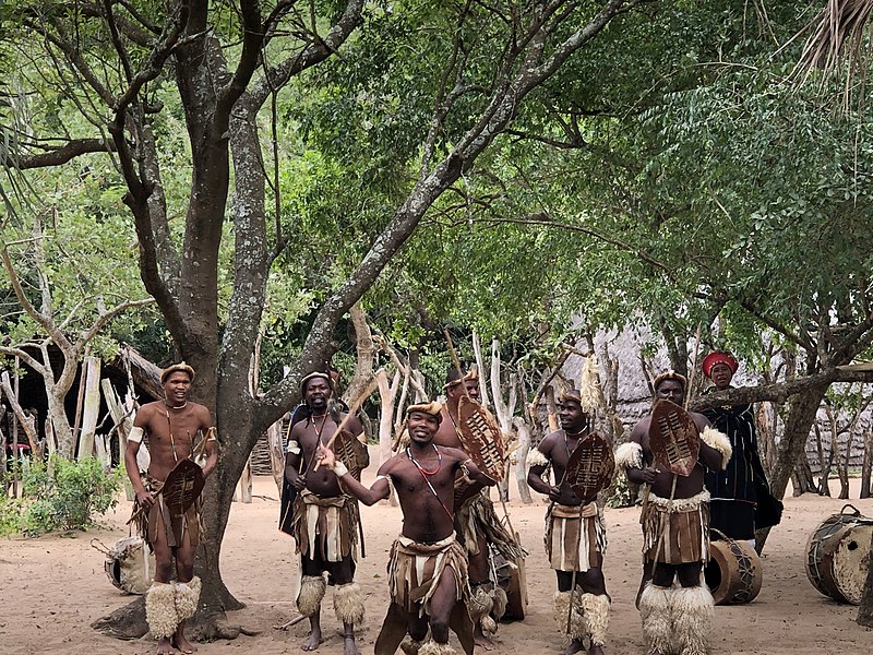 File:Chants et danses zulu.jpg