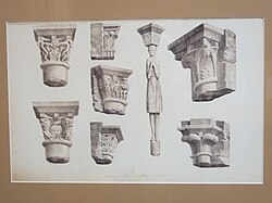 Chapiteaux des colonnes de la nef principale.