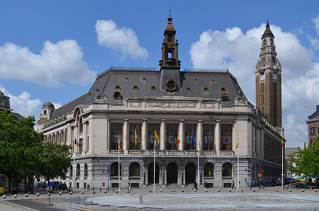 Image: Charleroi   hôtel de ville vu de la place Charles II   2014 08 07