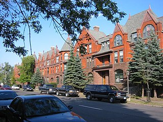 <span class="mw-page-title-main">Chester Terrace (Duluth, Minnesota)</span> Historic rowhouse in Duluth, Minnesota