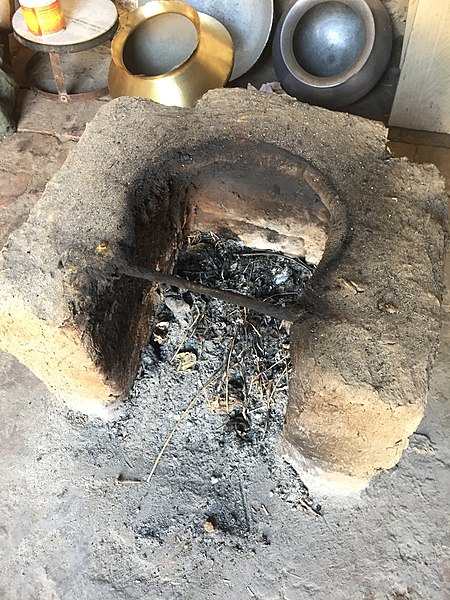 File:Chullah, Dried cotton plants, Cow dung cakes.jpeg