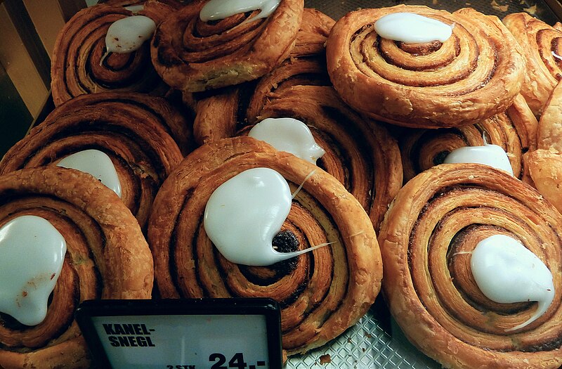 File:Cinnamon snails.jpg