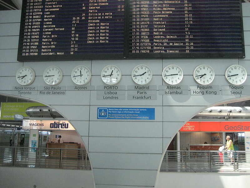 File:ClocksPortoAirport14.JPG