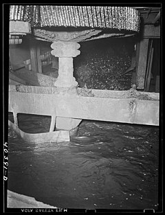 A Chance wet coal jig separator in operation in the Saint Nicholas breaker near Gilberton, Pennsylvania, 1938 Coaljig stnicholasbreaker.jpg