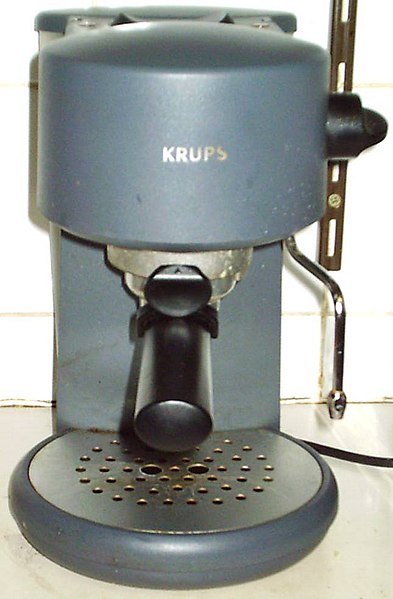 https://upload.wikimedia.org/wikipedia/commons/thumb/b/b3/Coffee-Krups-Espressomachine.jpg/393px-Coffee-Krups-Espressomachine.jpg