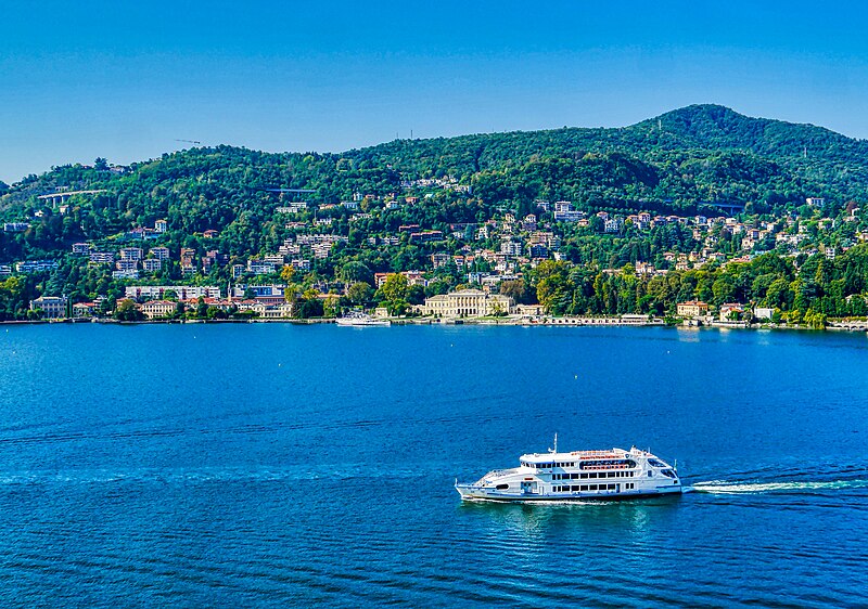 File:Como Vista sul Lago di Como 02.jpg