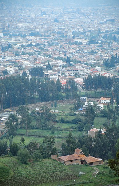 Archivo:Cuenca Ecuador View 1994.jpg