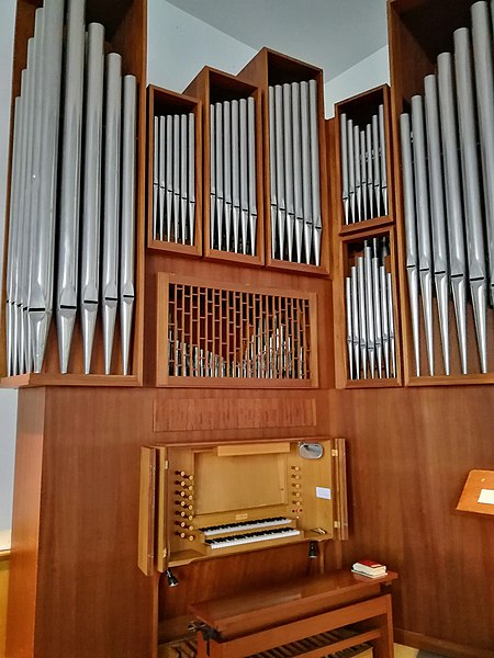 File:Düsseldorf-Urdenbach, Heilig-Geist-Kirche (11a).jpg