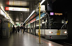 De Lijn Hermelijn Lijn 5 Opera Premetro.jpg