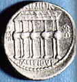 Фасада на базиликата на римска монета от 61 пр.н.е.