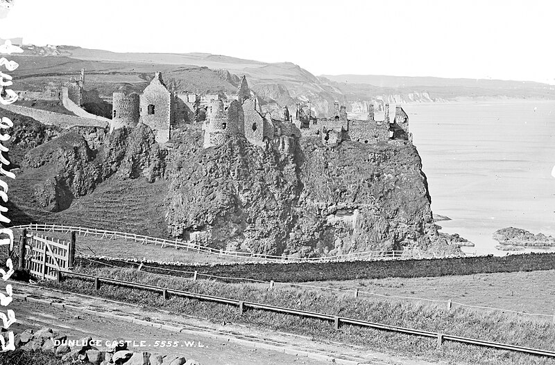 File:Dunluce Castle, Giant's Causeway, Co. Antrim (36871210026).jpg