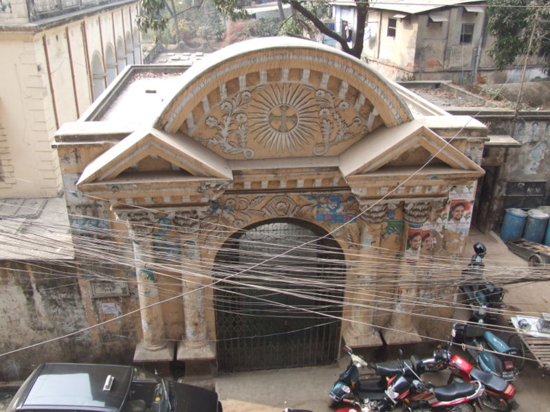 File:Entrance of Armenian Church in Old Dhaka.JPG