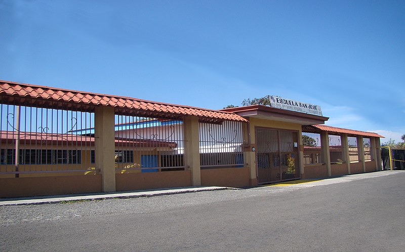 File:Escuela San Jose - panoramio.jpg