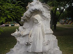 Estatuacaperucita1.jpg