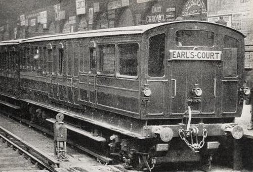 The joint Metropolitan and District Railway experimental electric train that ran between Earl's Court and High Street Kensington in 1900