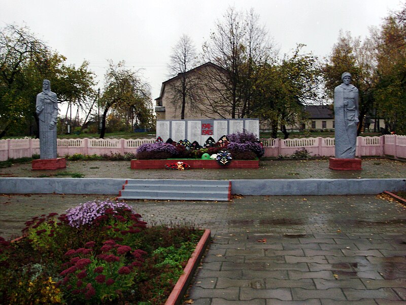 File:Ezerische, Great Patriotic War memorial 3.jpg