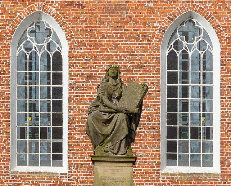 File:Fabricius-Denkmal msu 2018-4872.jpg