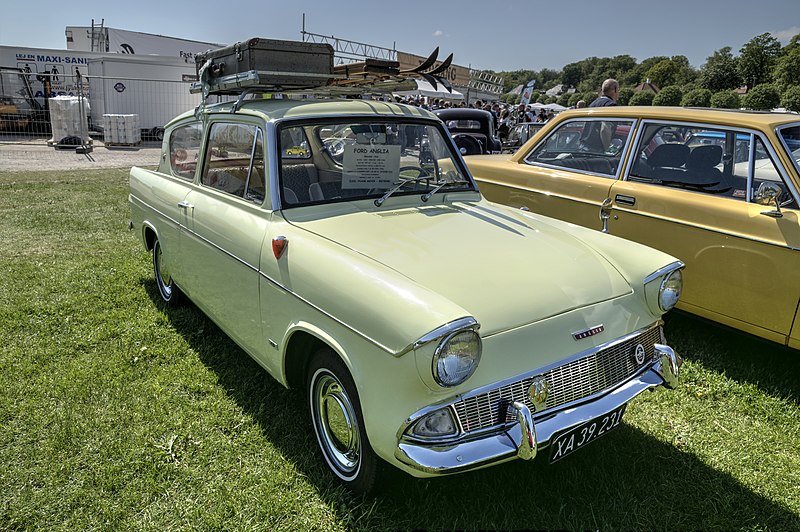 File:Ford Anglia 106E Deluxe (105E), 1962 - XA39231 - DSC 9583 Optimizer (36611176720).jpg