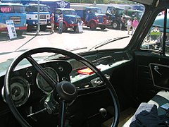 "פורד FK" דור שני, שנת 1957 - מבט לתא הנהג