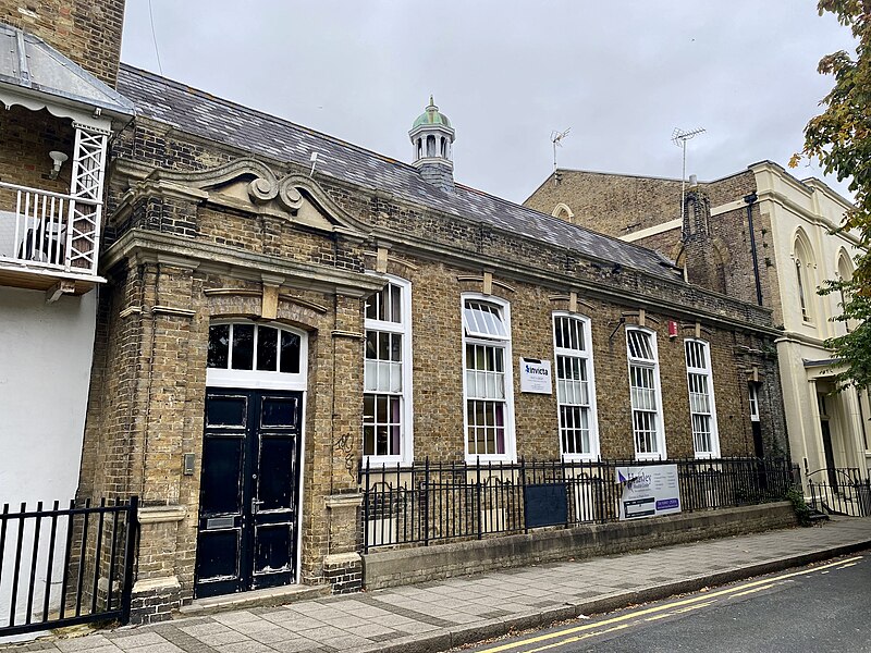 File:Former Holy Trinity Hall, Hawley Square, Margate, November 2021.jpg