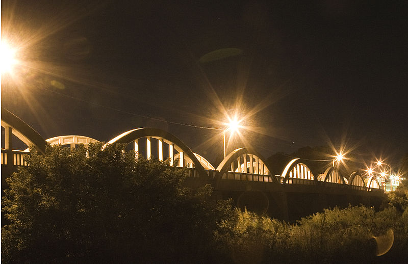 File:Freeport Bridge Night.jpg