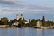 English: A panoramic view from the lakeside promenade in Friedrichshafen to the castle. Deutsch: Panoramablick von der Uferpromenade in Friedrichshafen auf das Schloss.