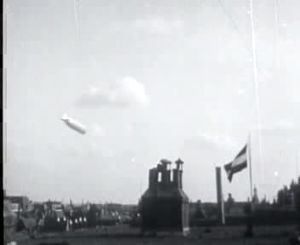 Ficheiro:Graf Zeppelin boven Nederland.ogv