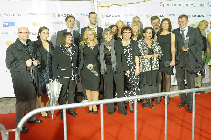 File:Grimme-Preis 2013 Preisverleihung Marler Gruppe mit Devid Striesow.jpg