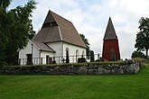 Fil:Härlövs kyrka och klockstapel.jpg