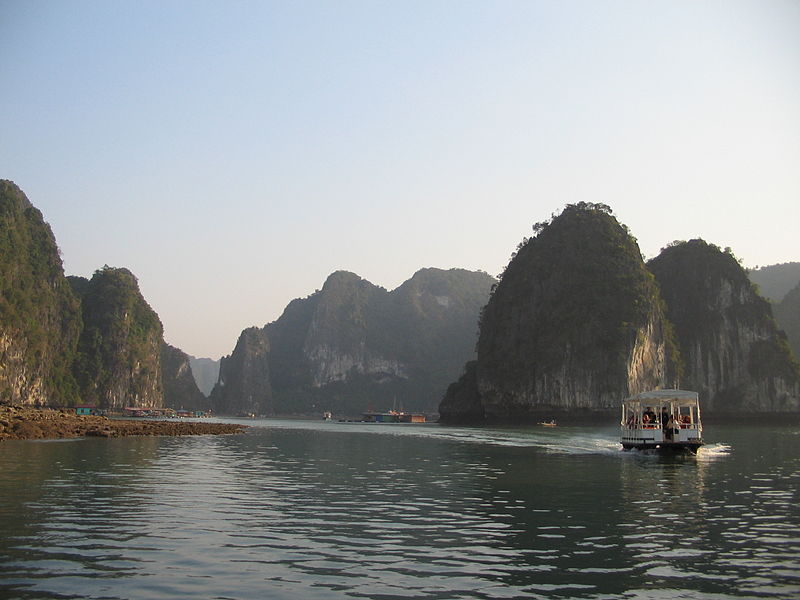 File:HaLongBay.JPG