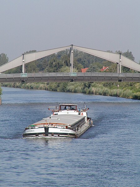 File:Hannover 2006 -Eulenkampbrücke- Andromeda (ship, 1958)- by-RaBoe 01.jpg