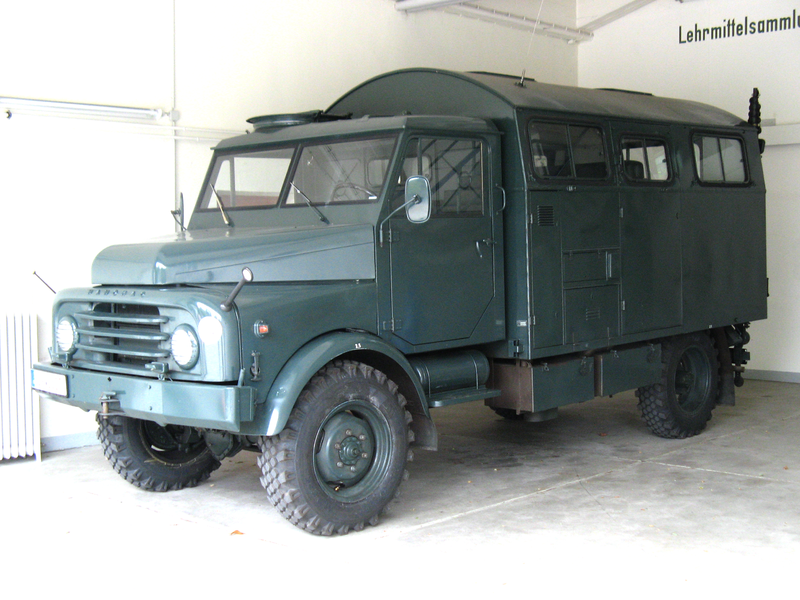 File:Hanomag AL-28 BGS Funkkraftwagen L.png