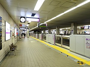 Piste de la plate-forme Higashi-umeda 2.jpg