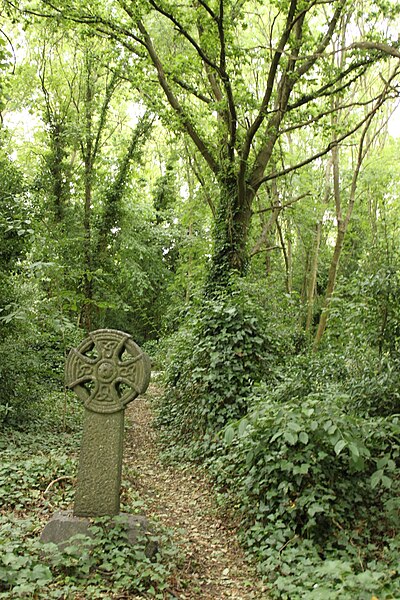 File:Highgate Cemetery East 2.JPG