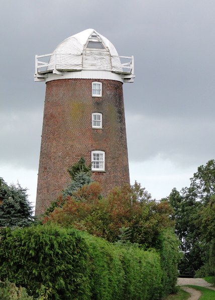 File:Hindringham tower mill (geograph 2031088).jpg