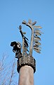 The sculpture at the top of the monument collumn.