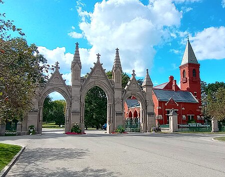 Indianapoliscrownhillcemeteryentrance01