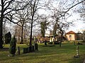 Partea originală a Cimitirului Invalizilor.  Pe fundal, sectorul generalilor.