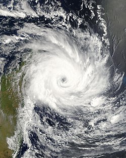 Ciclón Iván cerca de su máxima fuerza.