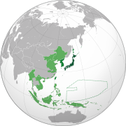 Carte géographique centrée sur l'Asie-Pacifique. Le Japon en vert foncé est entouré de ses possessions en vert clair.