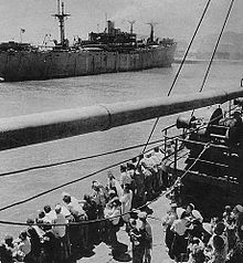 Japanese emigrants repatriated from Port Huludao to Japan.JPG