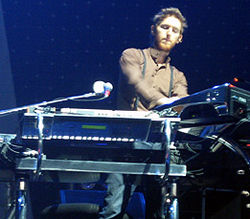 Jesse Carmichael esiintymässä 29. marraskuuta 2007.