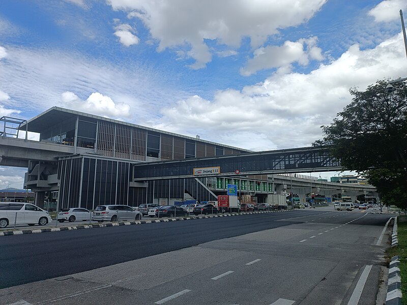 File:Jinjang MRT Station outview (221216).jpg