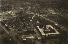 Tampak kondisi emplasemen Stasiun Salemba dan pabrik opium dari udara, 1930-an.