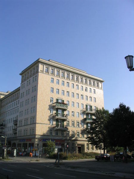 File:Karl-Marx-Allee Berlin 3.jpg