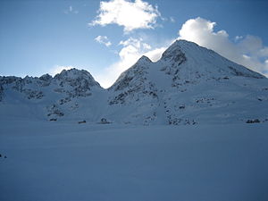 Kastelhorn from the west with a gap in the fort in March