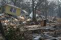 Orkaan Katrina duwde huizen landinwaarts langs de Mississippi Gulf Coast, ook bij Biloxi.