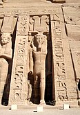 Kleiner Tempel (Abu Simbel) 10a.jpg
