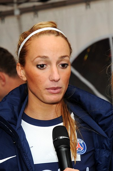 File:Kosovare Asllani Oct 2013 (2).jpg